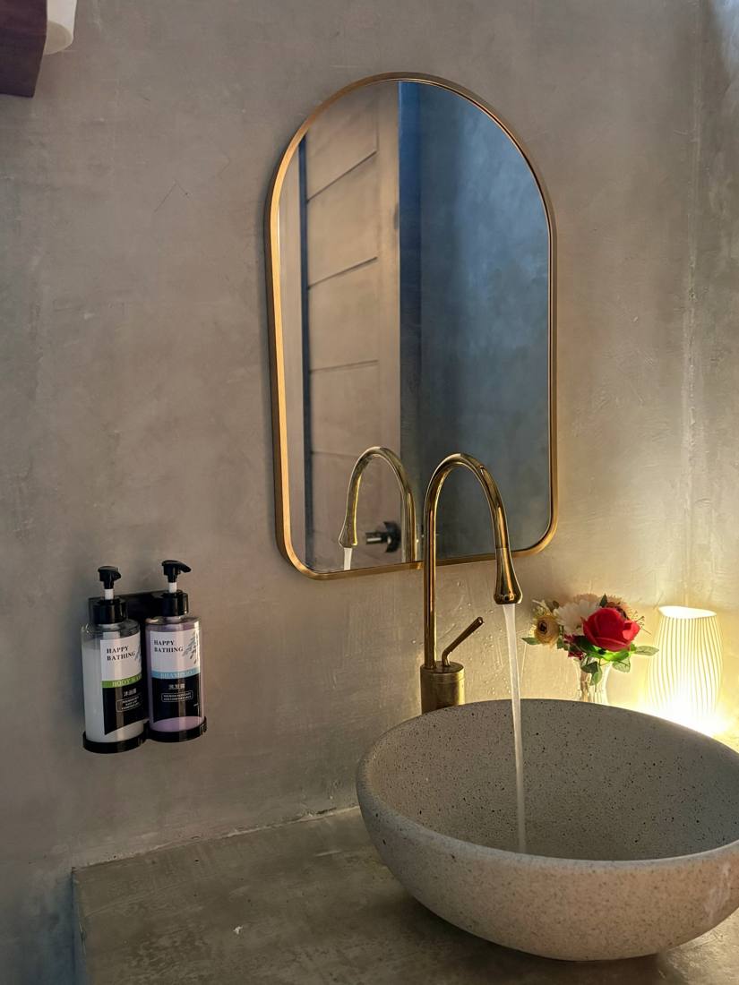 Bathroom sink